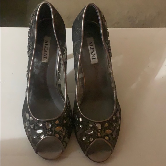 3” heels lace with beading - Picture 1 of 4